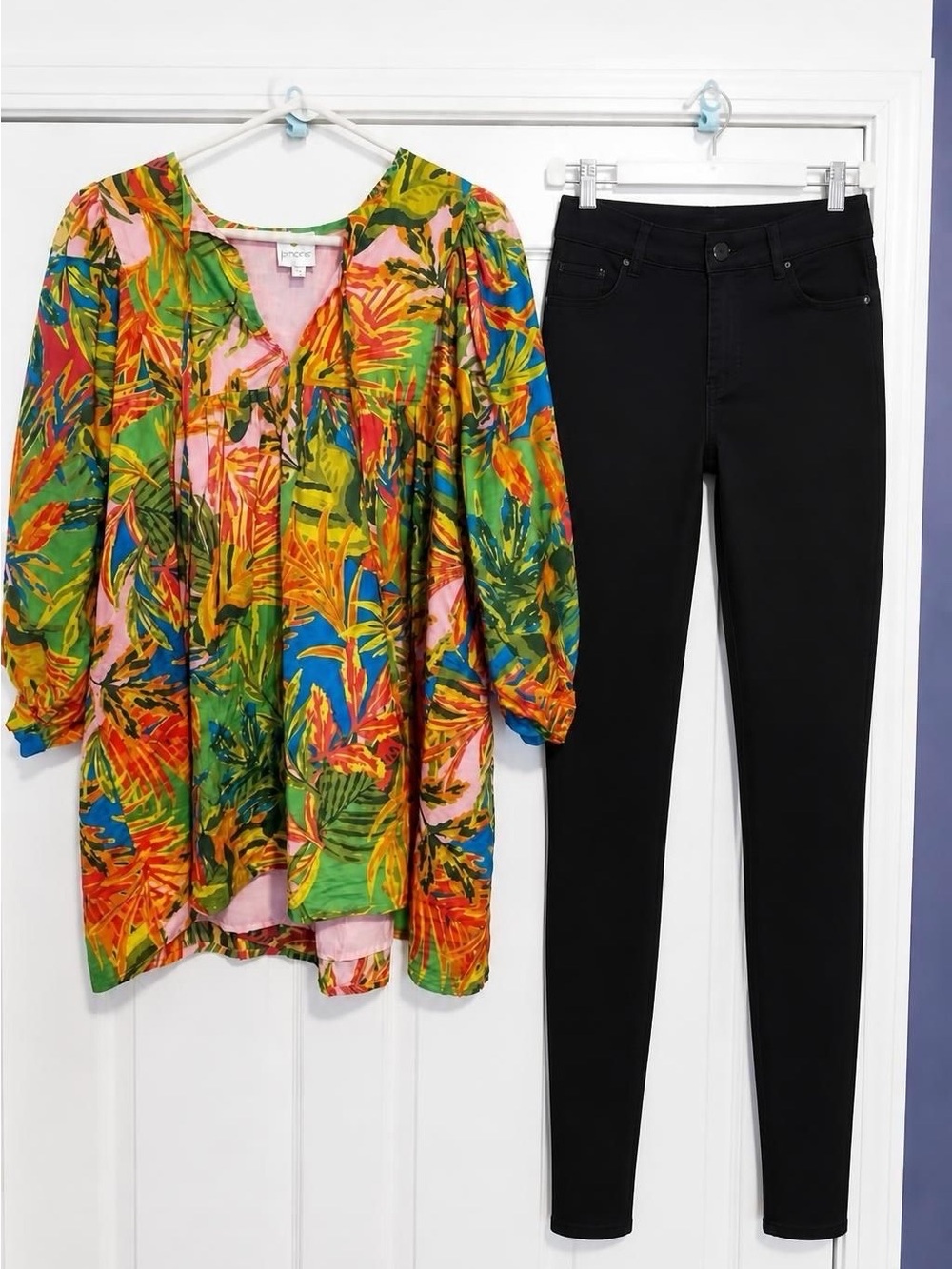 Outfit bundle| PAIGE black skinnies paired with j Marie Tropical V-Neck Tunic